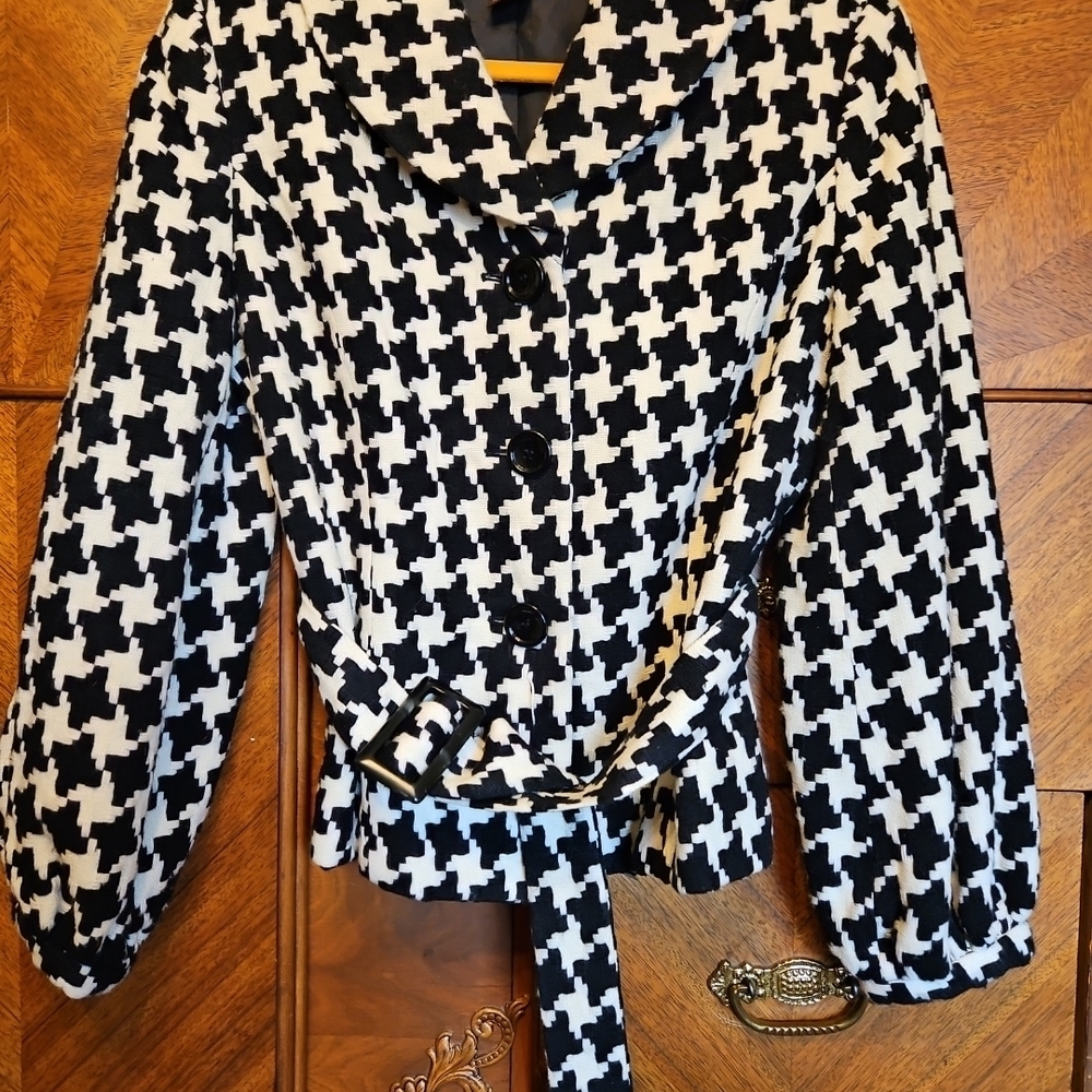 Chadwicks Size 12 Belted Boxy Black and White Houndstooth Jacket